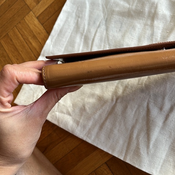 Saint Laurent Beige Patent Leather Belle De Jour Flap Clutch - Picture 5 of 5